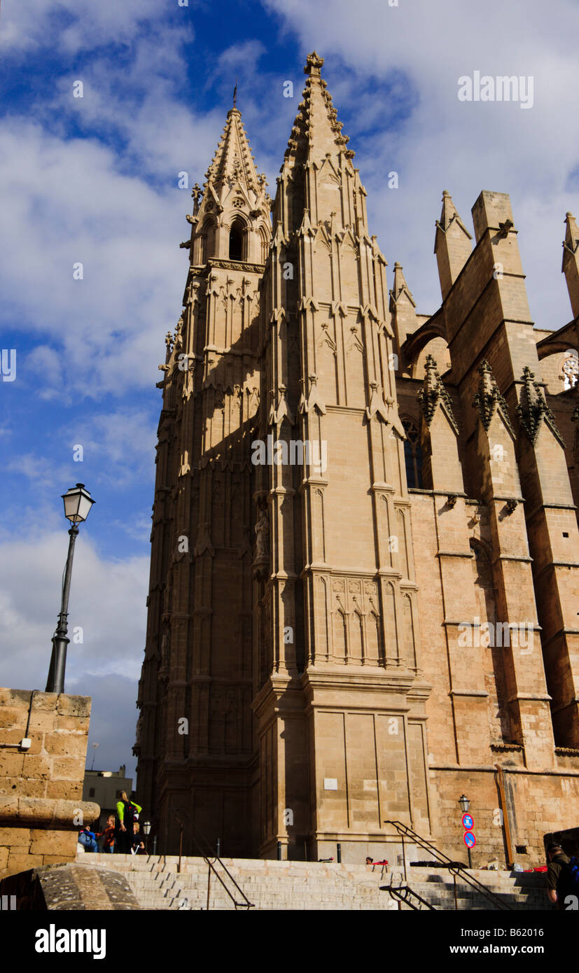 Palma De MallorcaKathedrale La Seu West end mit Stufen hinunter Parc