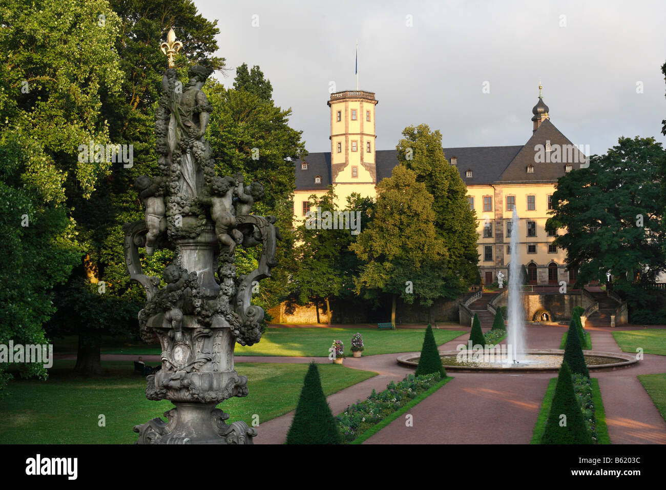 Floravase im Schlossgarten und Fulda Schloss, Rhön, Hessen, Deutschland, Europa Stockfoto