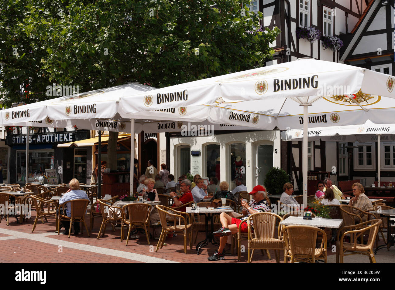 Straßencafé in Linggplatz Square, Bad Hersfeld, Rhön, Hessen, Deutschland, Europa Stockfoto