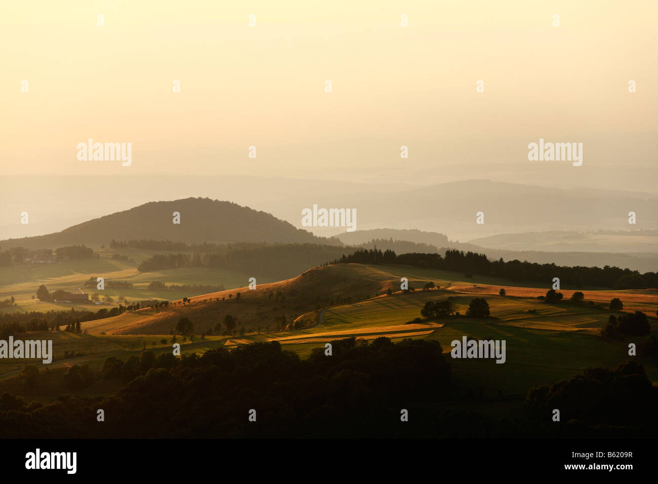 Ansicht der Abtsrodaer Kuppe, Wasserkuppe Plateau Abend Stimmung, Rhön, Hessen, Deutschland, Europa Stockfoto