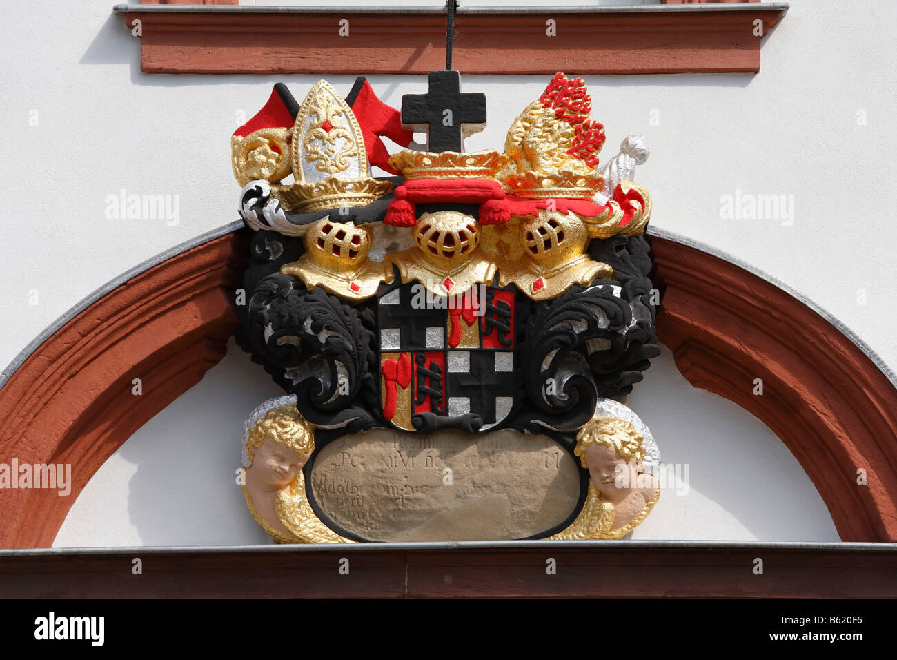 Wappen von Adalbert von Schleifras über dem Eingang zum Palast, Geisa, Rhön, Thüringen, Deutschland, Europa Stockfoto