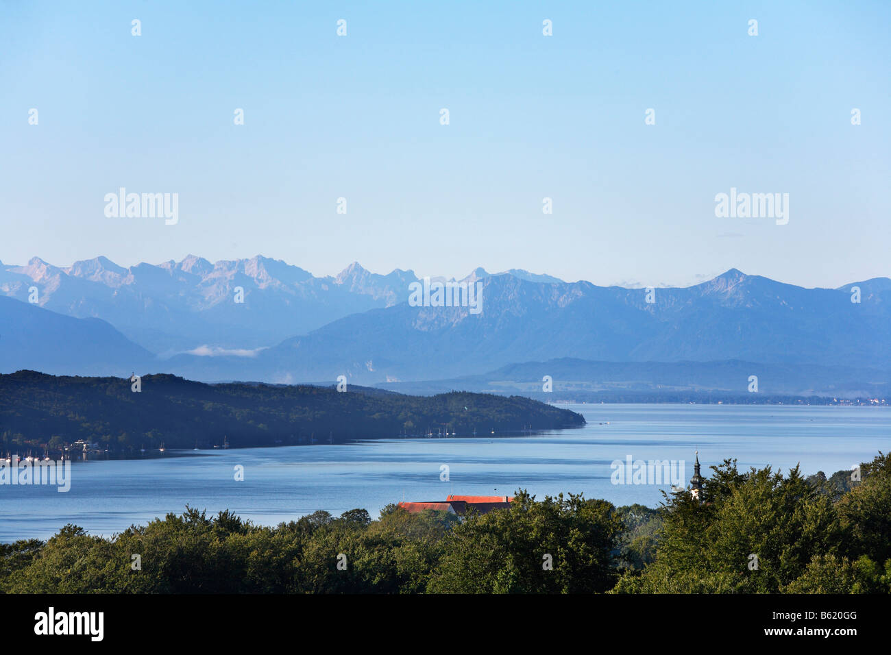 Starnberger See See mit Bergkette der Alpen, Blick vom Starnberger See, Fuenfseenland, Oberbayern, Deutschland, Europa Stockfoto