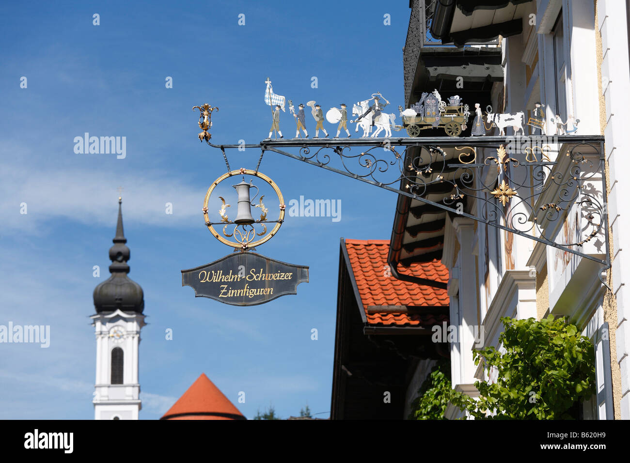 Gilde-Symbol von Wilhelm Schweizer, Zinn Figuren in Herrenstrasse in Diessen am Ammersee See, Pfaffenwinkel, Fuenfseenland, U Stockfoto