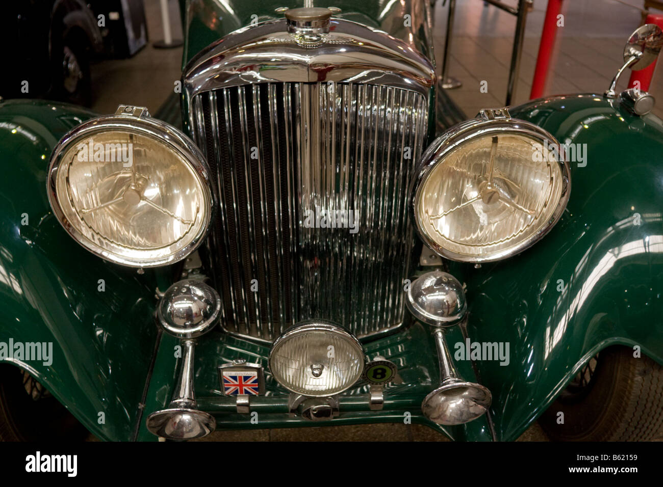 Auto Exponate Museum of Transport Glasgow Schottland Scheinwerfer Stockfoto