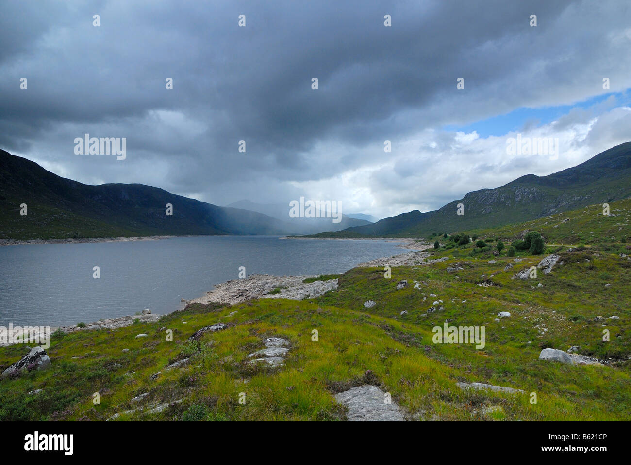 Heftiger Schauer über Loch Cluanie, Schottland, Großbritannien, Europa Stockfoto