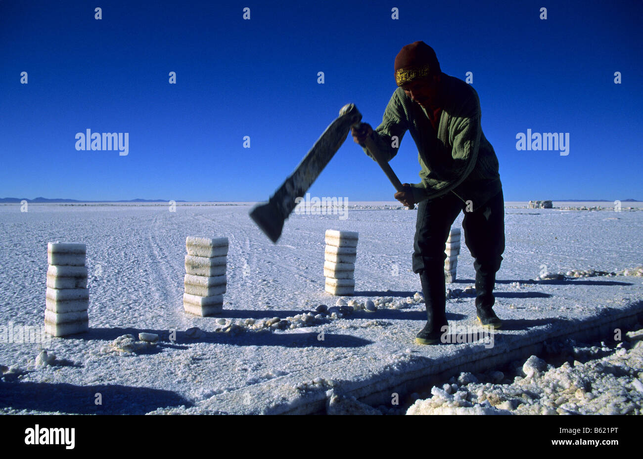 Werke von Extracion Salzblöcke durch Inocencio Flores realisiert. Salar de Uyuni. Bolivien. Stockfoto