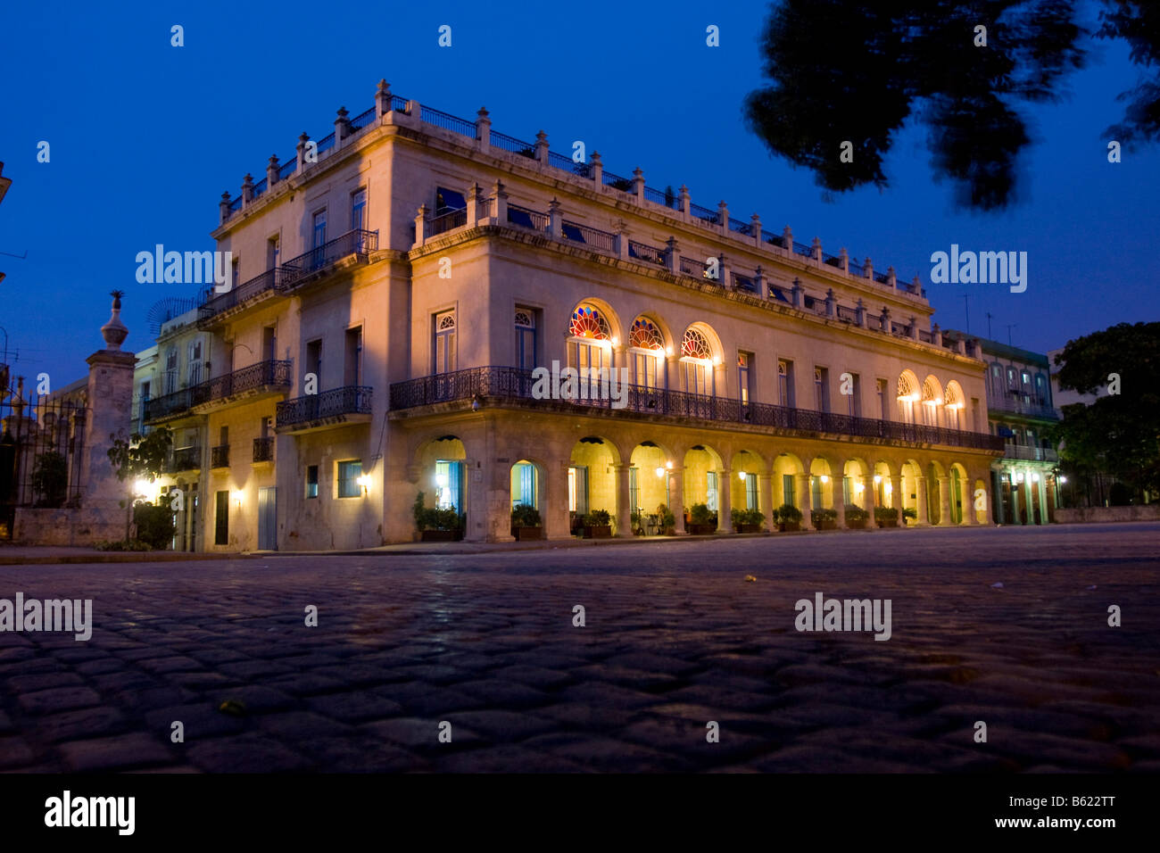 Beleuchtete Santa Isabel Hotel in Havanna, Kuba, Karibik Stockfoto