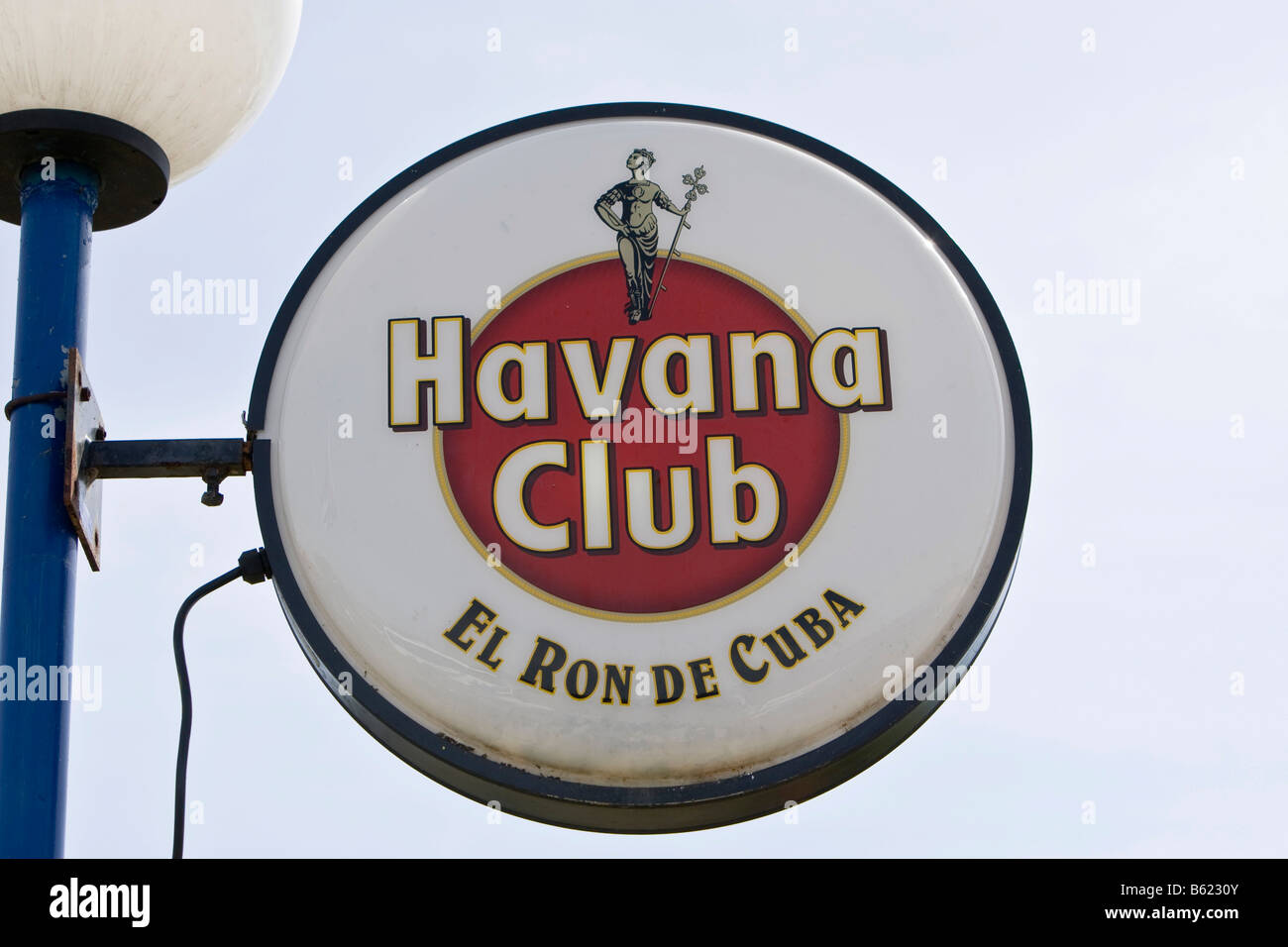 Werbung für kubanischen Rum in der Altstadt von Havanna, Kuba, Karibik Stockfoto