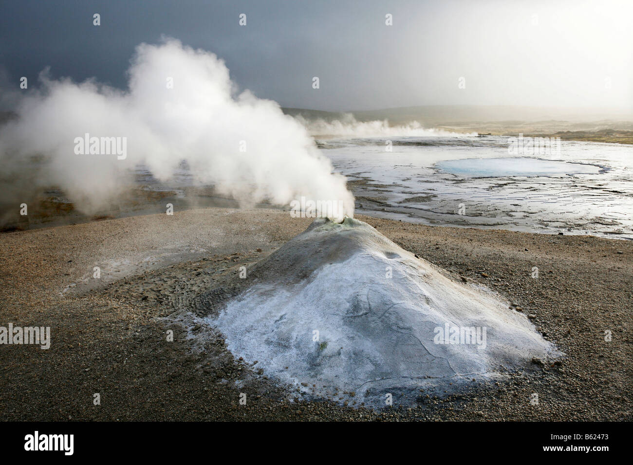 Oeskjuholt, eine dampfende Calc-Sinter Hügel die aussieht wie ein Mini-Vulkan, Hveravellir, Island, Europa Stockfoto