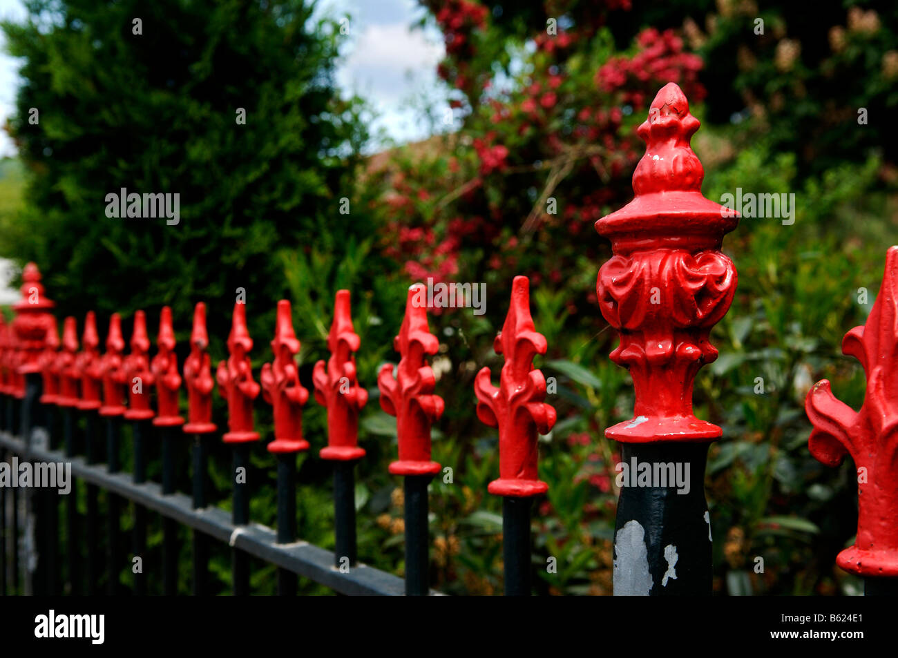 Rote Punkte von einem eisernen Zaun, Igensdorf, Middle Franconia, Bayern, Deutschland, Europa Stockfoto