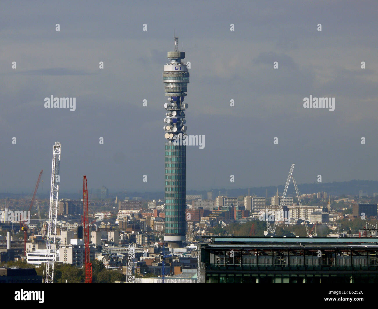 BT Tower, formal bekannt als Post Office Tower und British Telecom Tower, London, England. Stockfoto