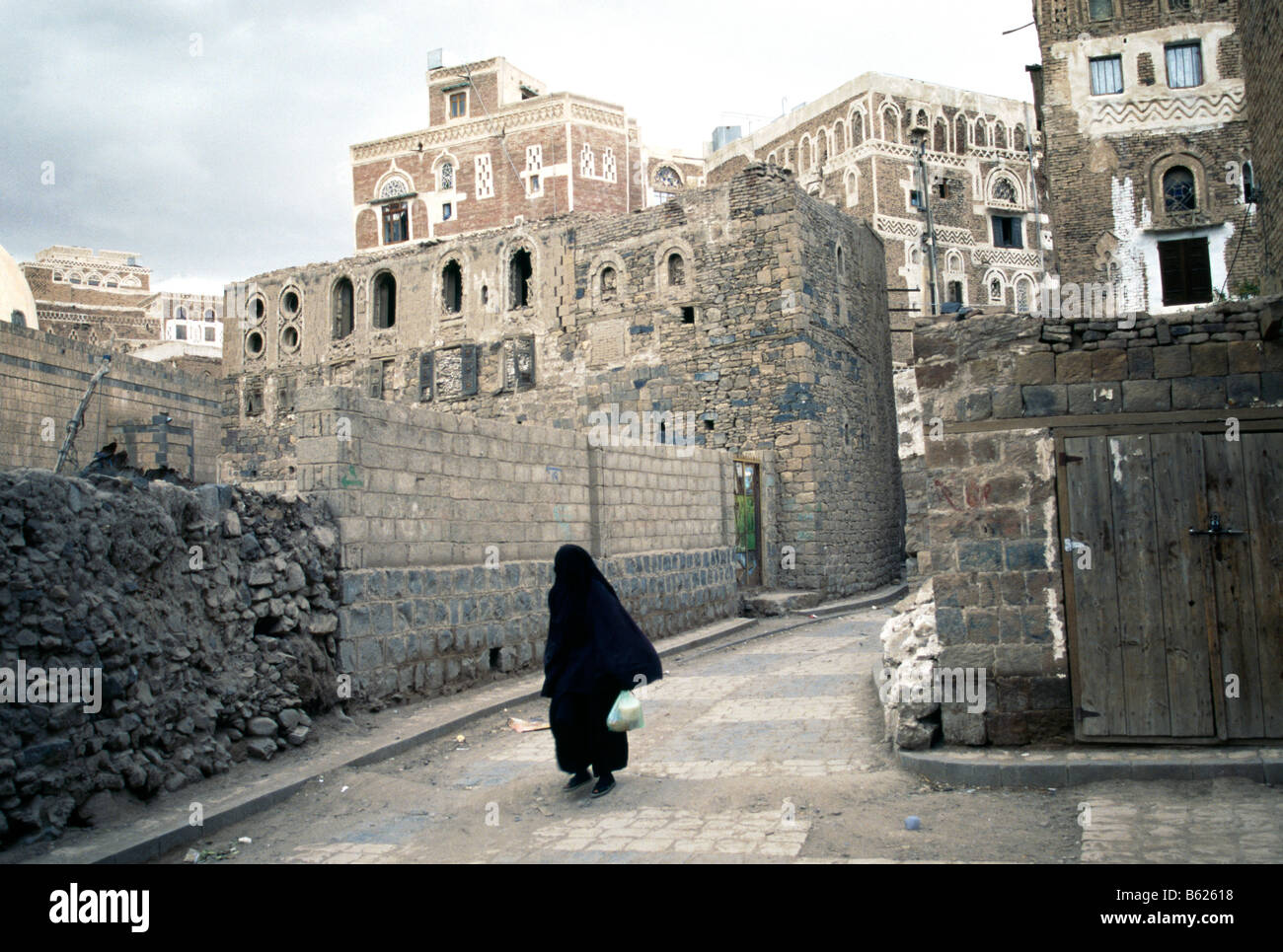 Verhüllte Frau, Altstadt, Sanaa, Jemen, Nahost Stockfoto