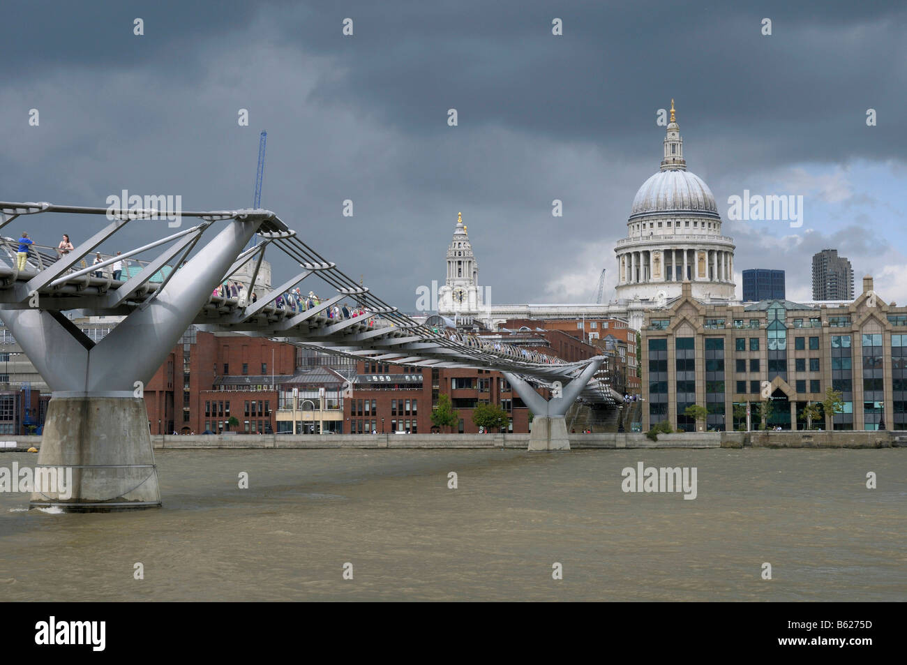 Millennium Bridge, St. Pauls Cathedral, London, Großbritannien, Europa Stockfoto