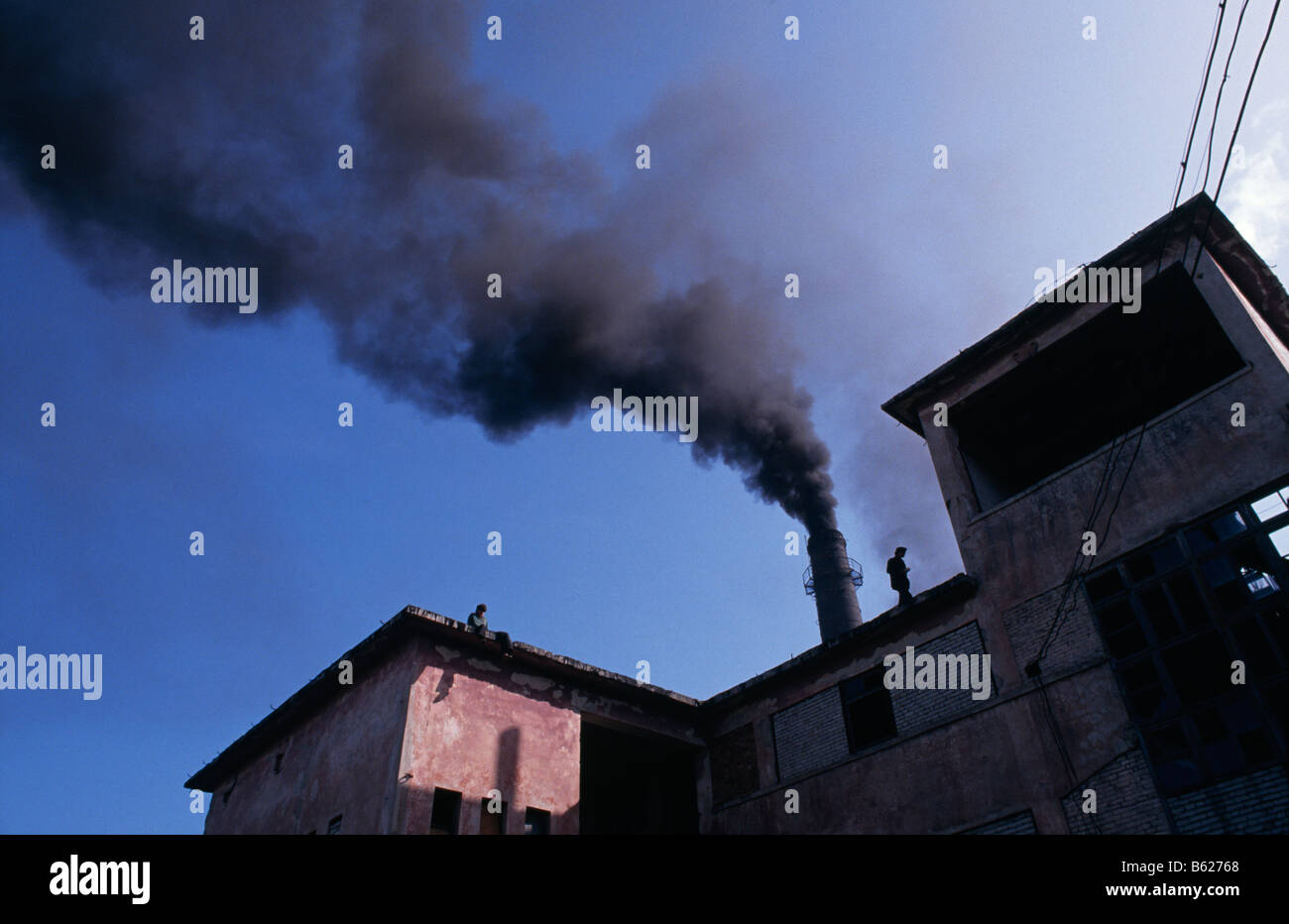 Fabrik Aufstoßen Rauch, Albanien 1994 Stockfoto