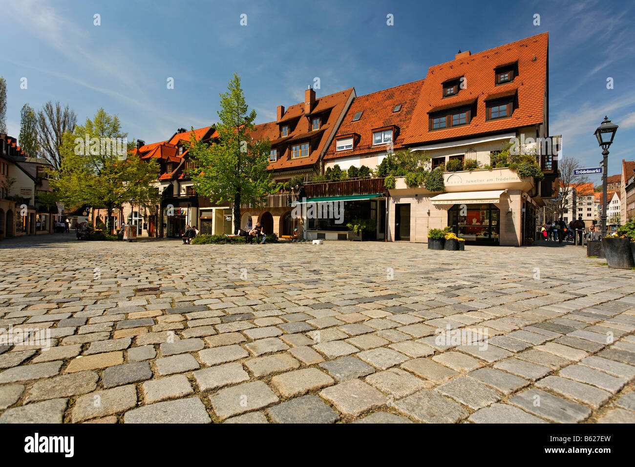 Gepflasterte Straße, Geschäfte, Altstadt, Nürnberg, Middle Franconia, Bayern, Deutschland, Europa Stockfoto