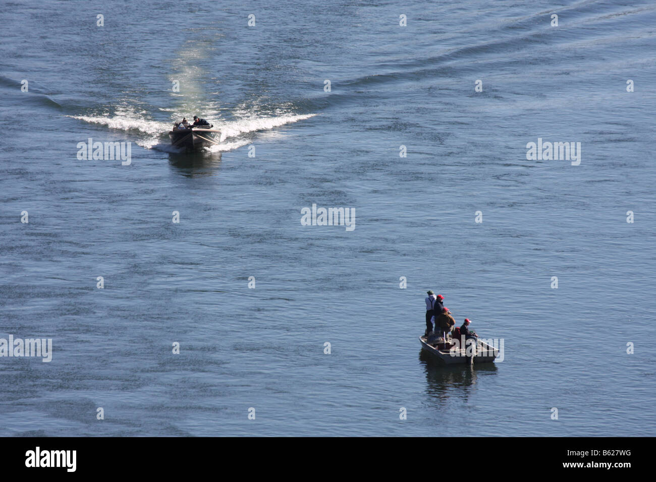 Mehrere Boote Angeln am Lake Taneycomo Missouri Stockfoto
