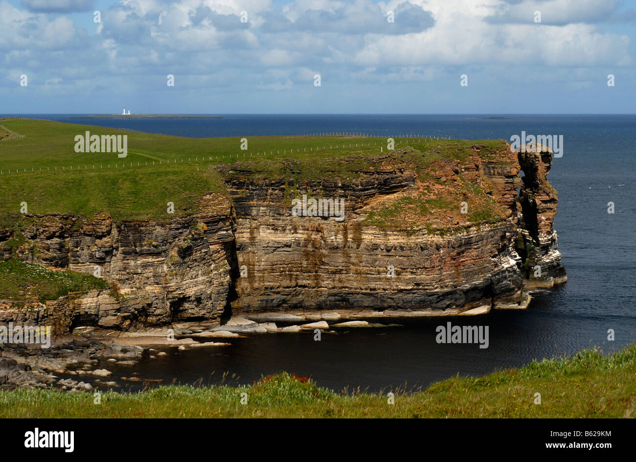 Blick auf den Orkney-Inseln von Duncasby Head, Schottland, Vereinigtes Königreich, Europa Stockfoto
