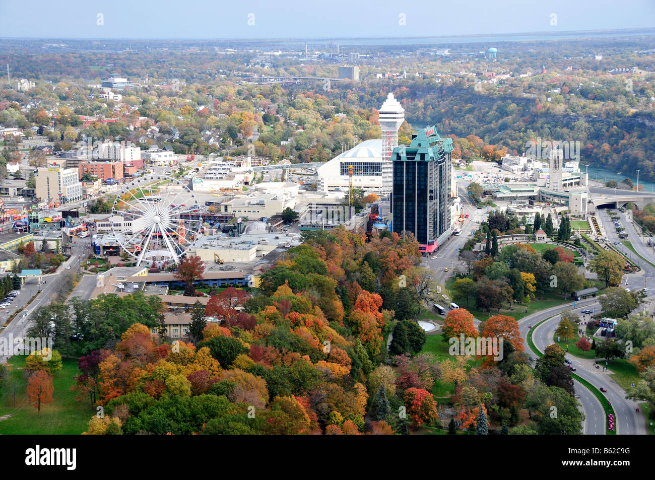 Herbst-Luftaufnahme des Niagara River und Niagara Ontario Kanada vom Skylon Tower Stockfoto