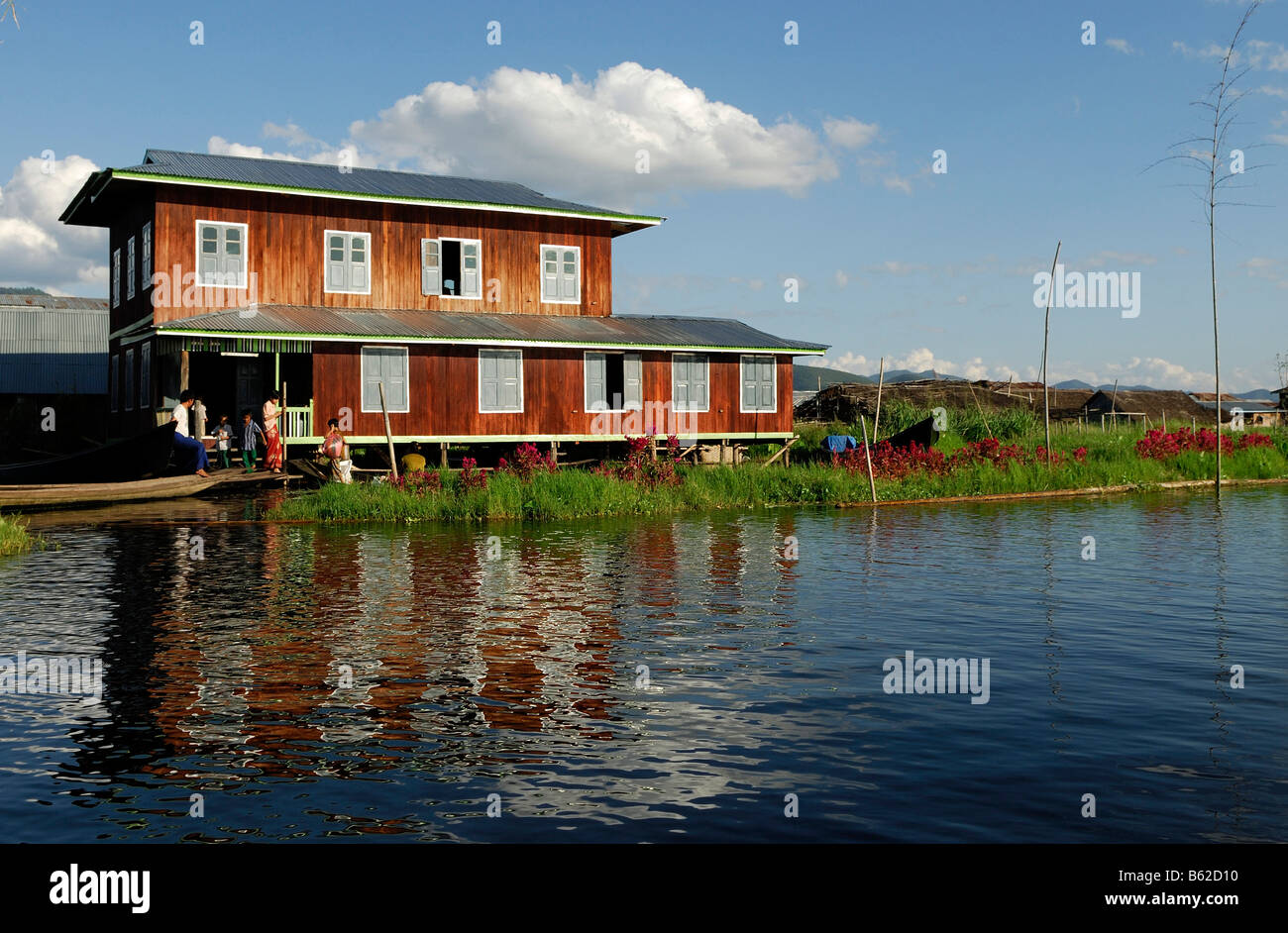 Rotes Haus am Inle See, Myanmar, Burma, Süd-Ost-Asien Stockfoto