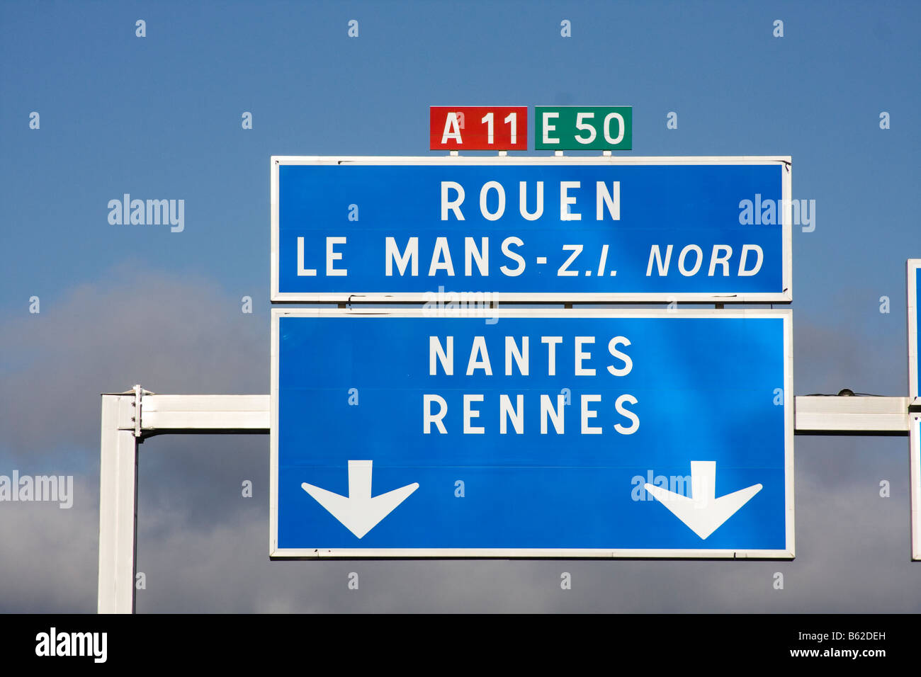 Zeichen, die auf französischen Autoroutes - Rouen nach Le Mans Stockfoto