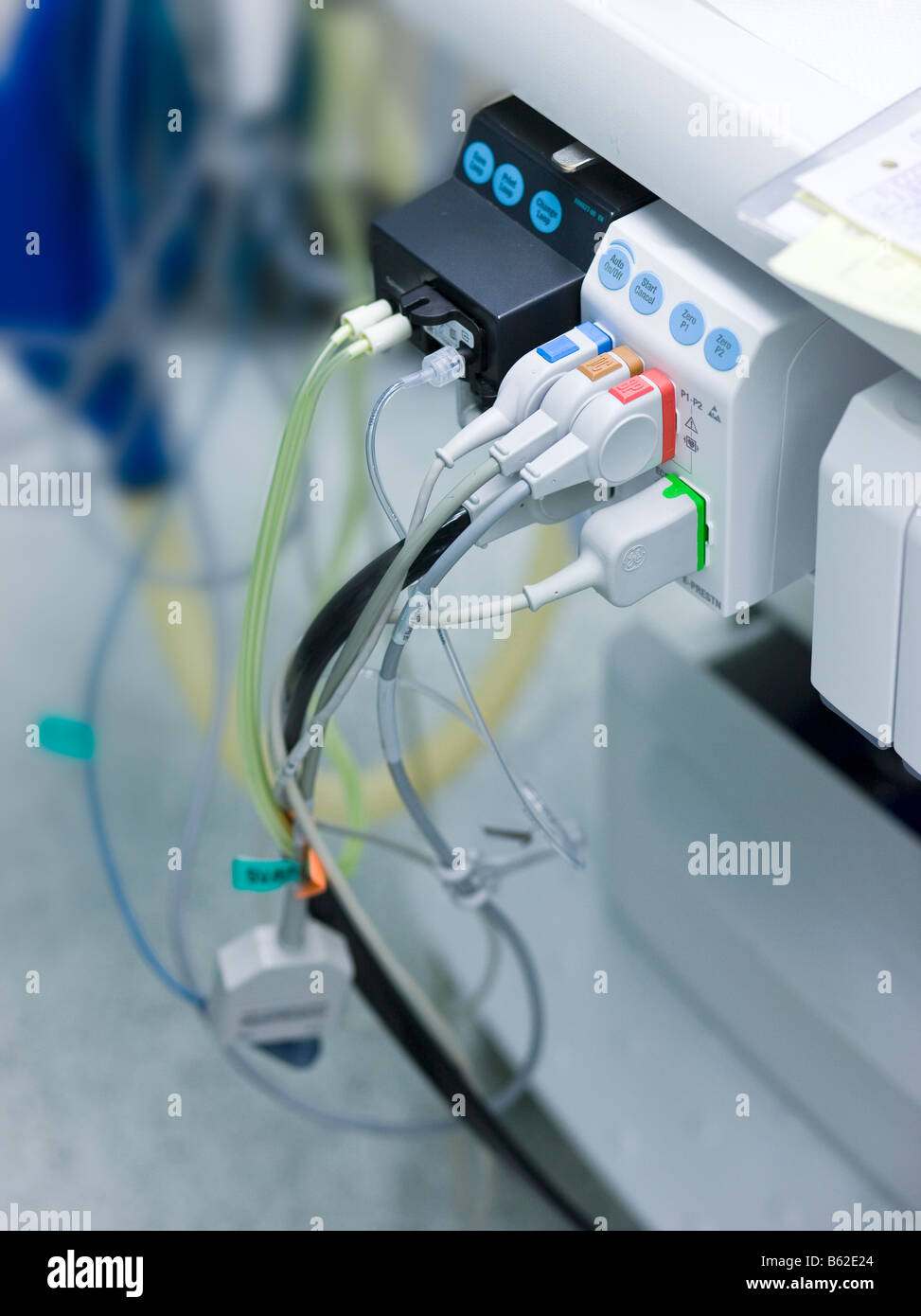Anschlüsse für Hi-Tech-medizinischer Geräte eingesetzt während Neurochirurgie, Reykjavik, Island Stockfoto