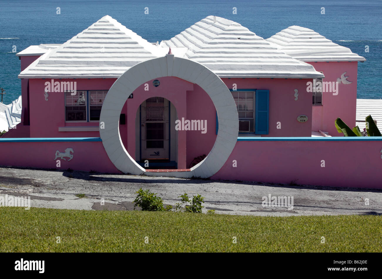 Nahaufnahme eines Bermuda Hauses in der Nähe von St Davids Leuchtturm, St Davids Island, St.-Georgs-Gemeinde, Bermuda Stockfoto