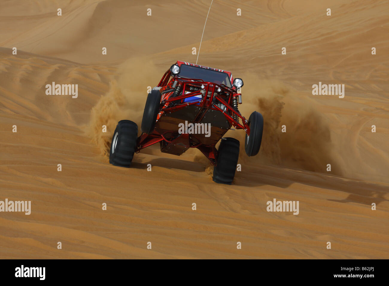DUNE BUGGY BEI DER WÜSTENSAFARI IN DUBAI Stockfoto
