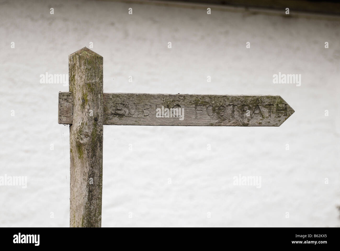 Einen alten hölzernen Fußweg Schild am Rempstone Nottinghamshire 2008 Stockfoto