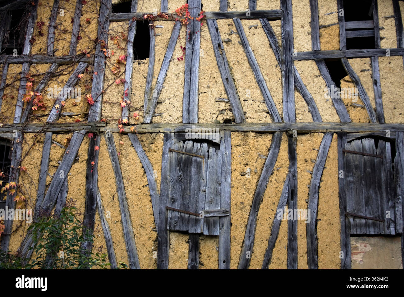 Alte französische Traditionshaus, aus Holz gebaut. Bergerac - Gers, Südfrankreich Stockfoto