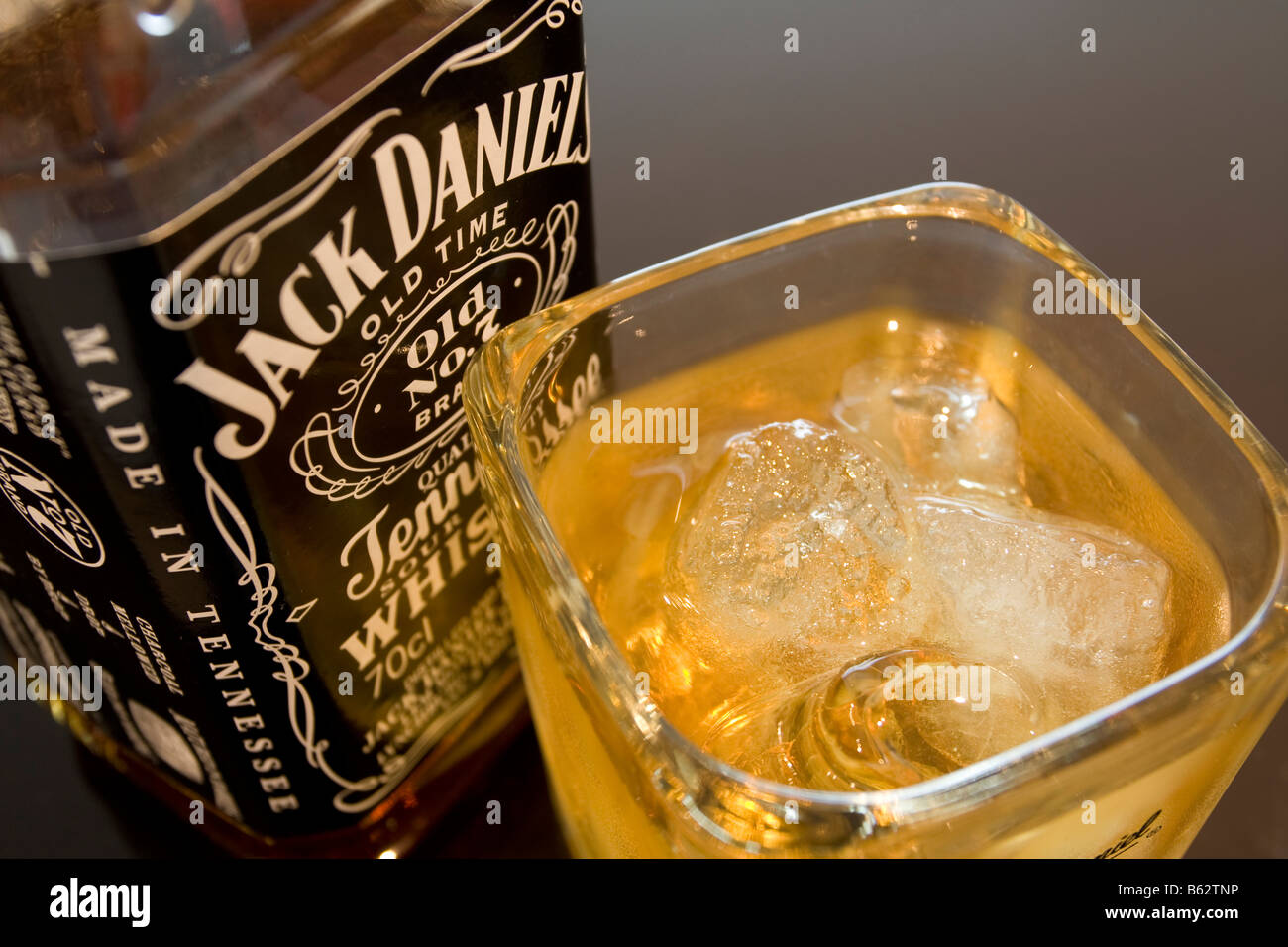 Glass Whiskey Jack Daniels Stockfotos und -bilder Kaufen - Alamy