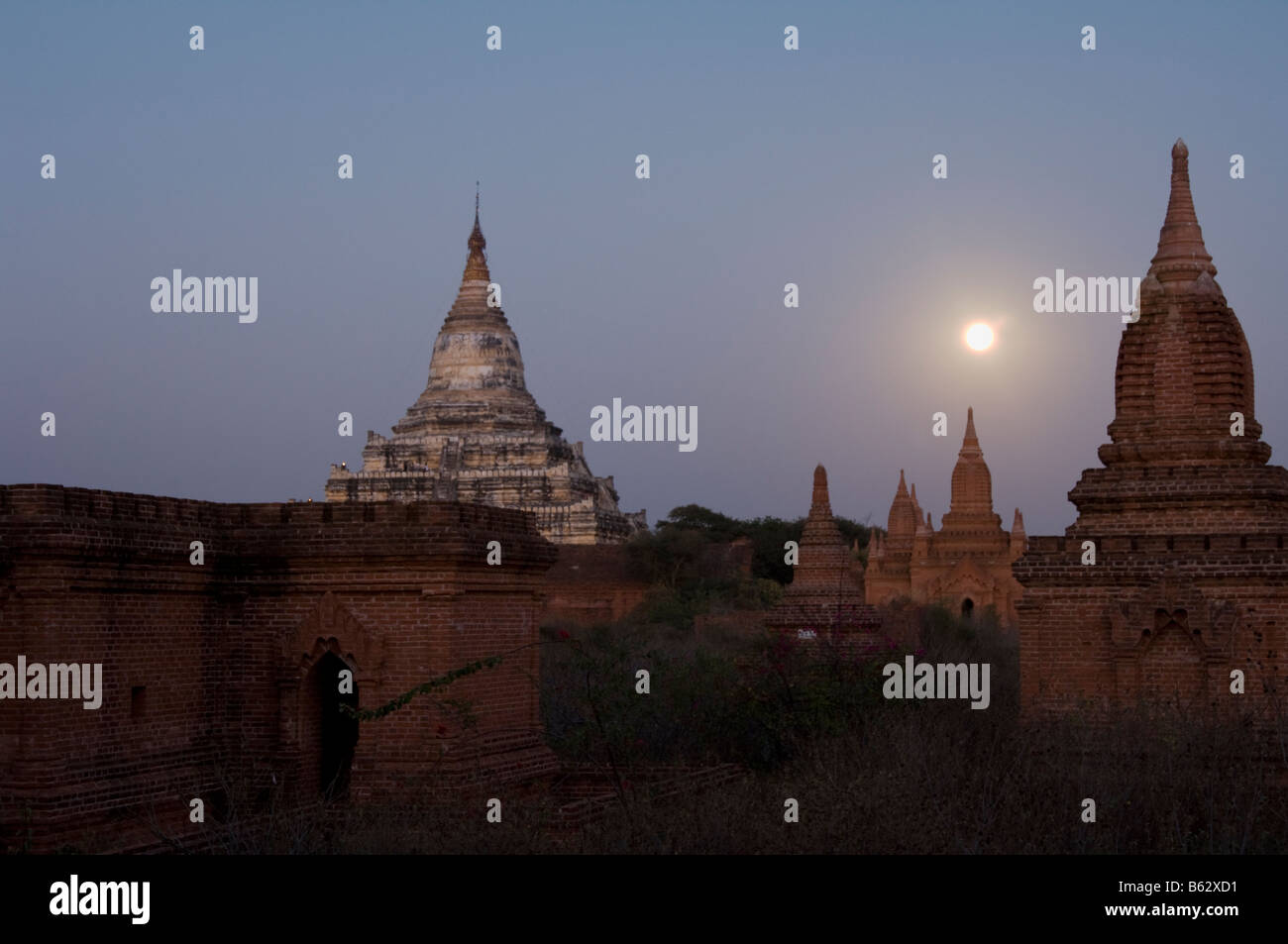 Nachtansicht der Shwesandaw Pagode Stockfoto