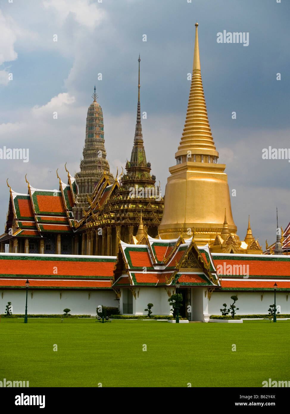 Außenansicht des Grand Palace und Wat Phra Kaeo in Bangkok Thailand Stockfoto