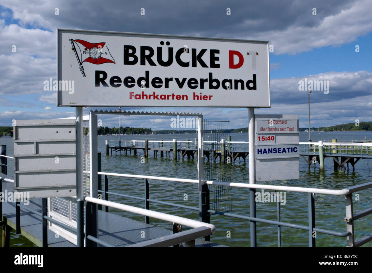 Schiffsanlegestelle am Wannsee, Berlin, Deutschland Stockfotografie - Alamy