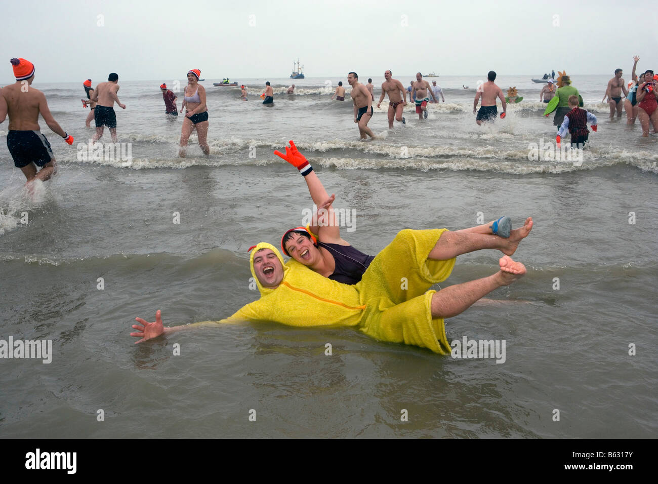 Holland Zuid Holland Scheveningen neue Jahre Tag Tauchen Sie ein in das Meer Stockfoto