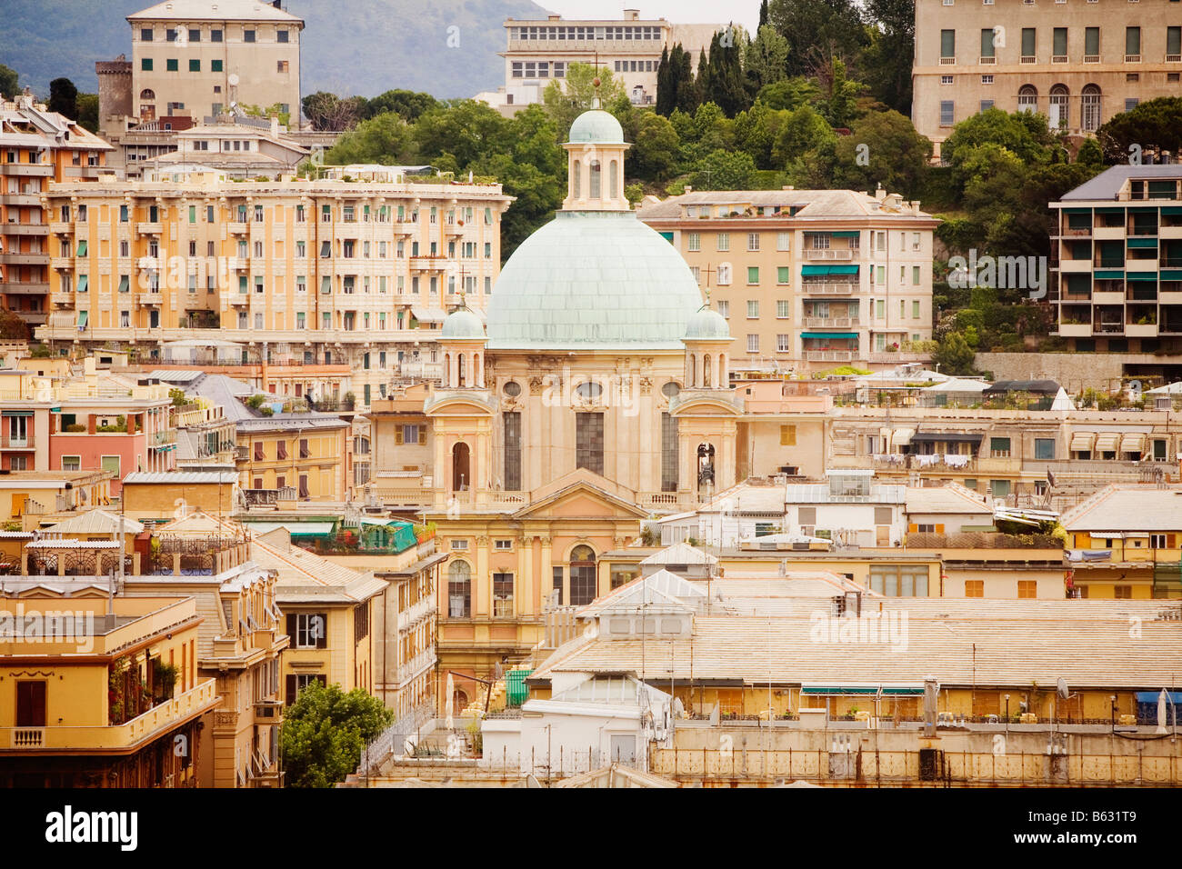 Vogelperspektive Blick auf eine Kirche in einer Stadt, Chiesa Di Nostra Signora Del Rimedio, Genua, Ligurien, Italien Stockfoto