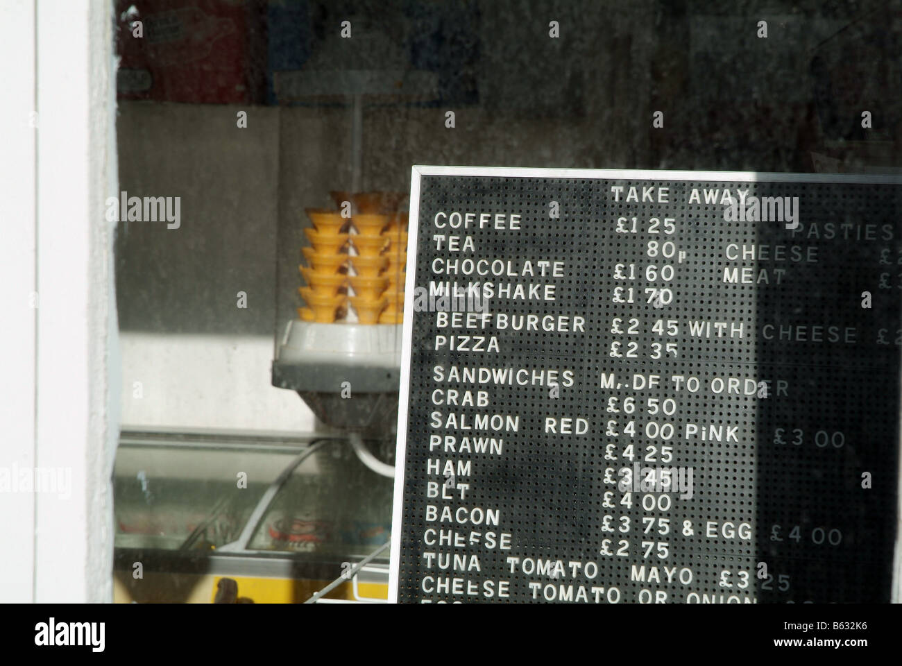 Café-Menü Mullion Cove The Lizard Cornwall UK zum mitnehmen Stockfoto