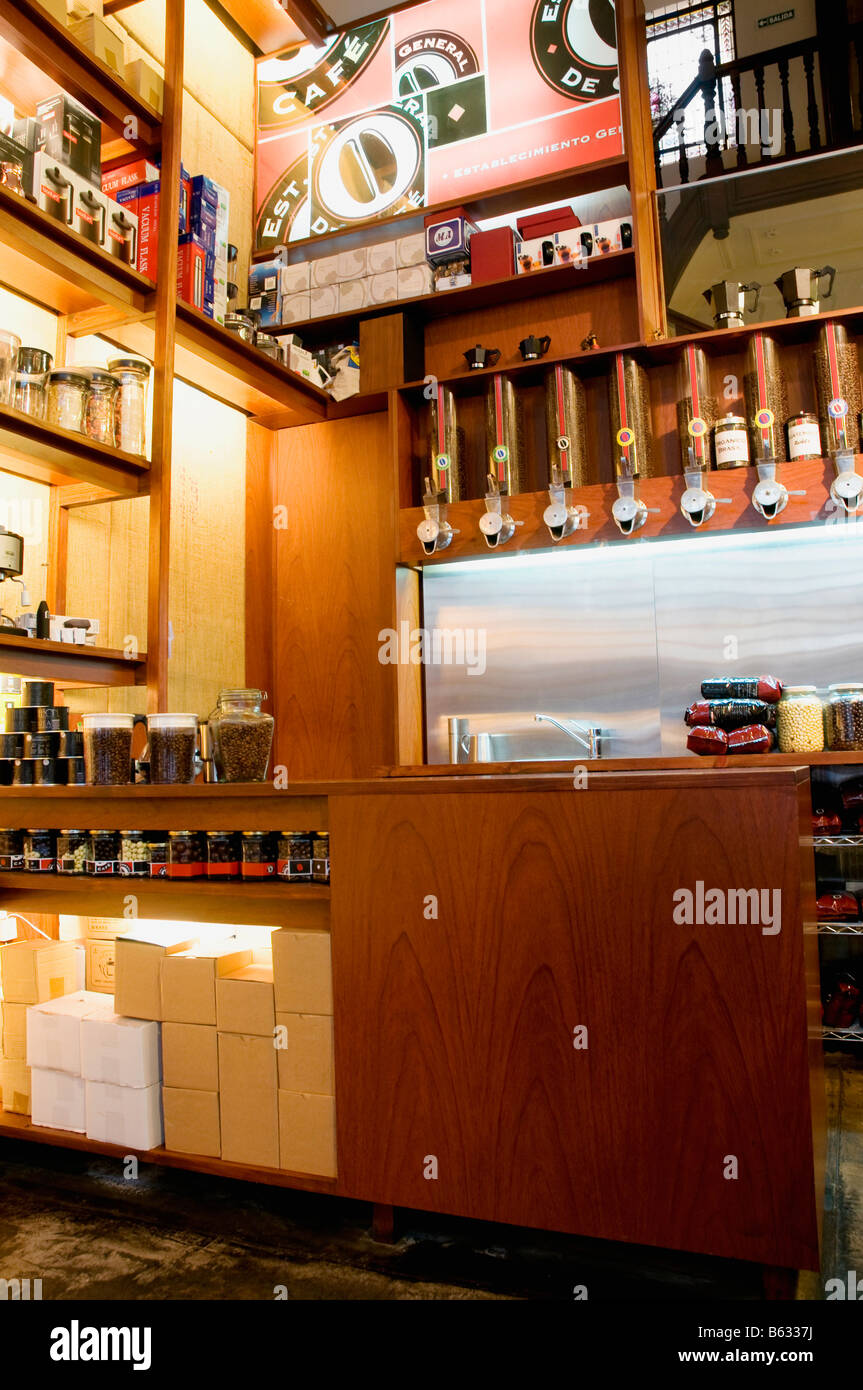 Einrichtung einer Café-Küche Stockfoto