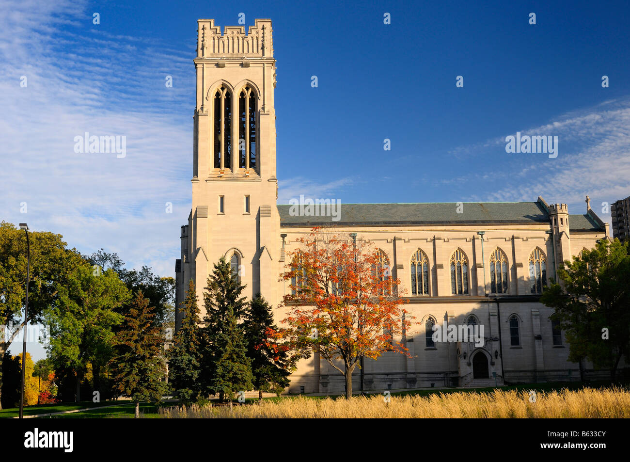 Kirche St. Marks Episcopal Cathedral in Minneapolis Minnesota USA an einem Herbstabend Stockfoto