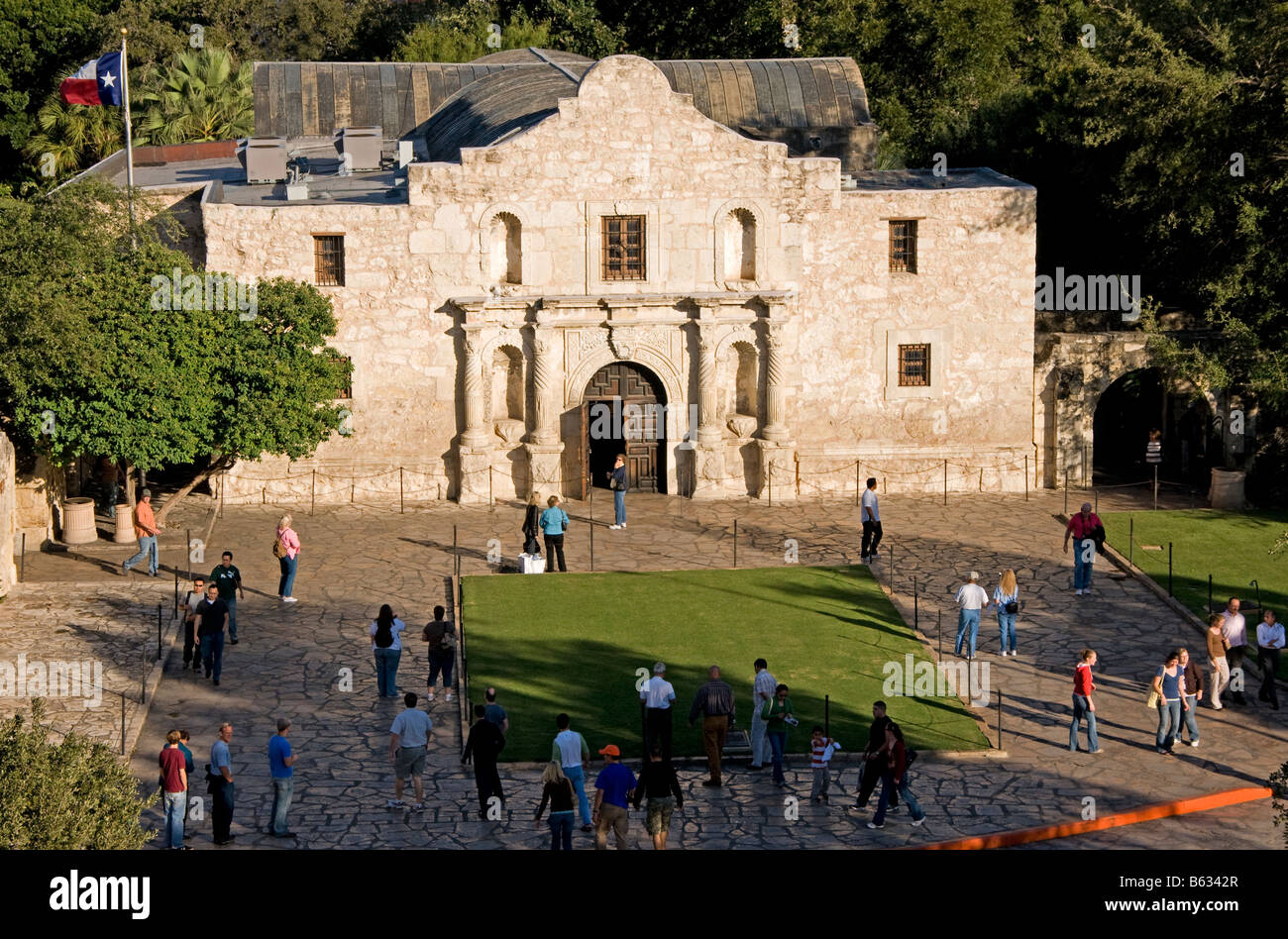 San Antonio Missionen, Touristen in The Alamo (AKA Mission San Antonio de Valero), State Historic Site Stockfoto