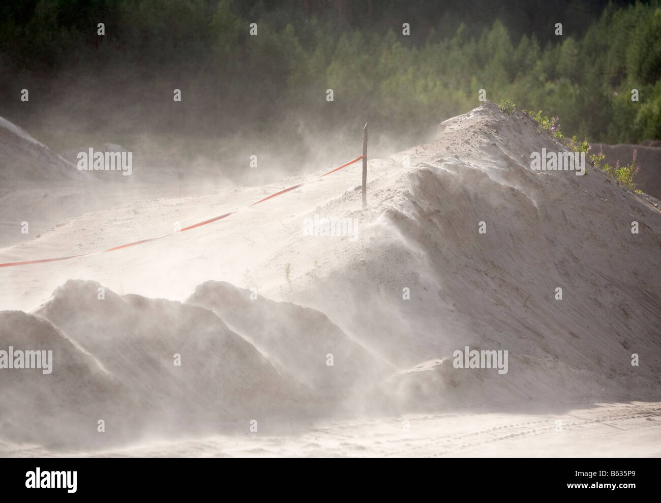 Staub vom Wind in Sandkasten, Finnland weggeblasen Stockfoto