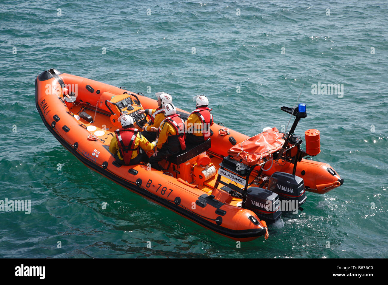 RNLI orange Motorboot schmuddeligen auf eine Übung bohren. Stockfoto