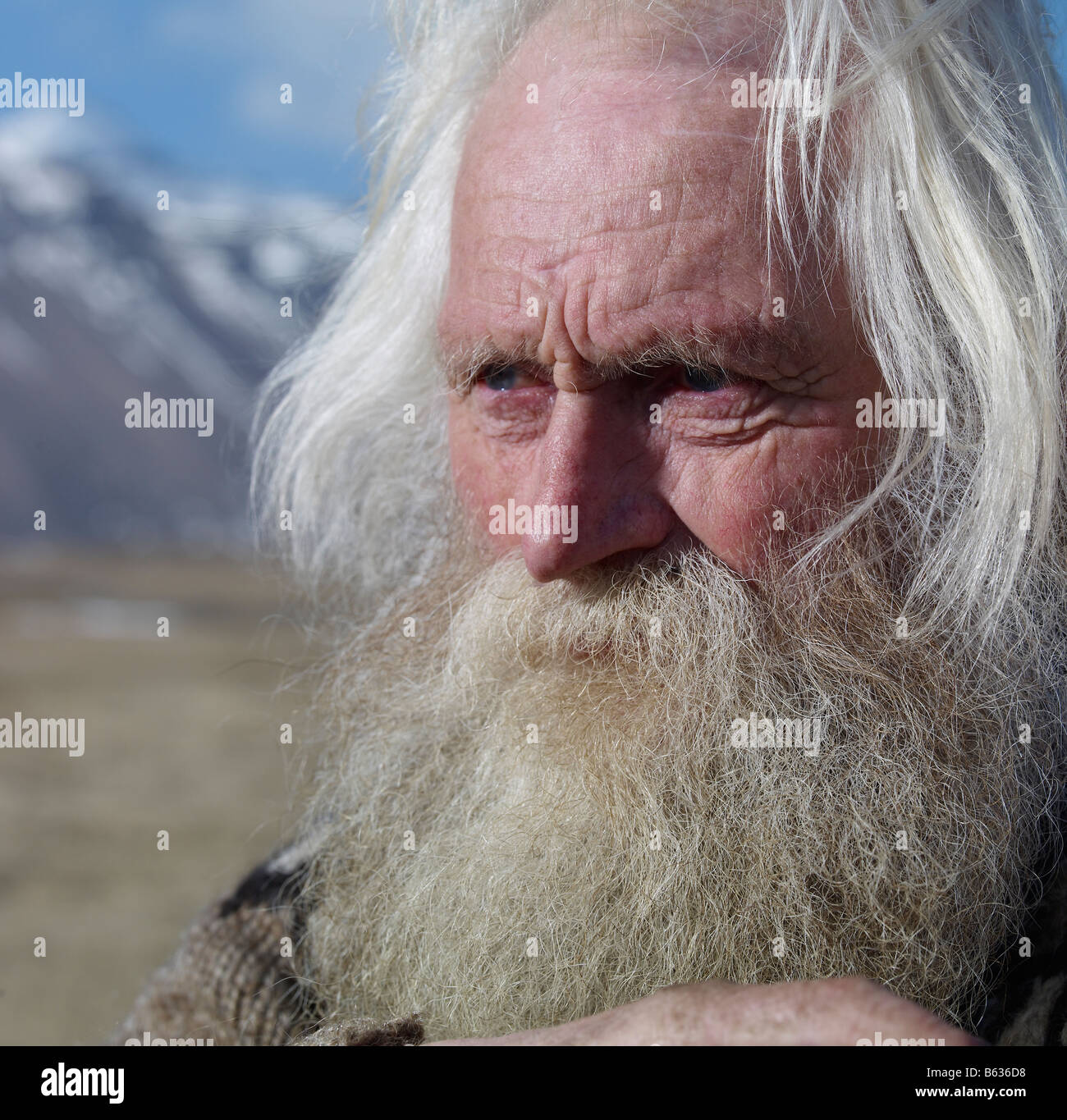 Senior Bauer mit langen, weißen Bart, Hornafjördur Fjord, Ost-Island Stockfoto
