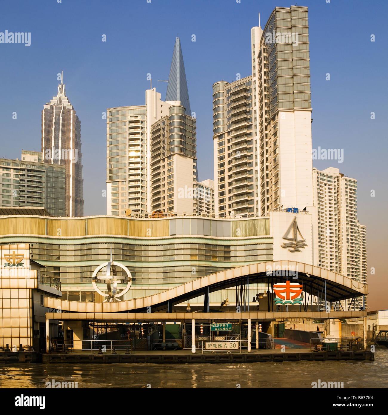 Dong Chan Road Ferry Station Huangpu River in Shanghai Fähre Symbol kann Entfernung für Ad & Promo Nutzung benötigen. Stockfoto