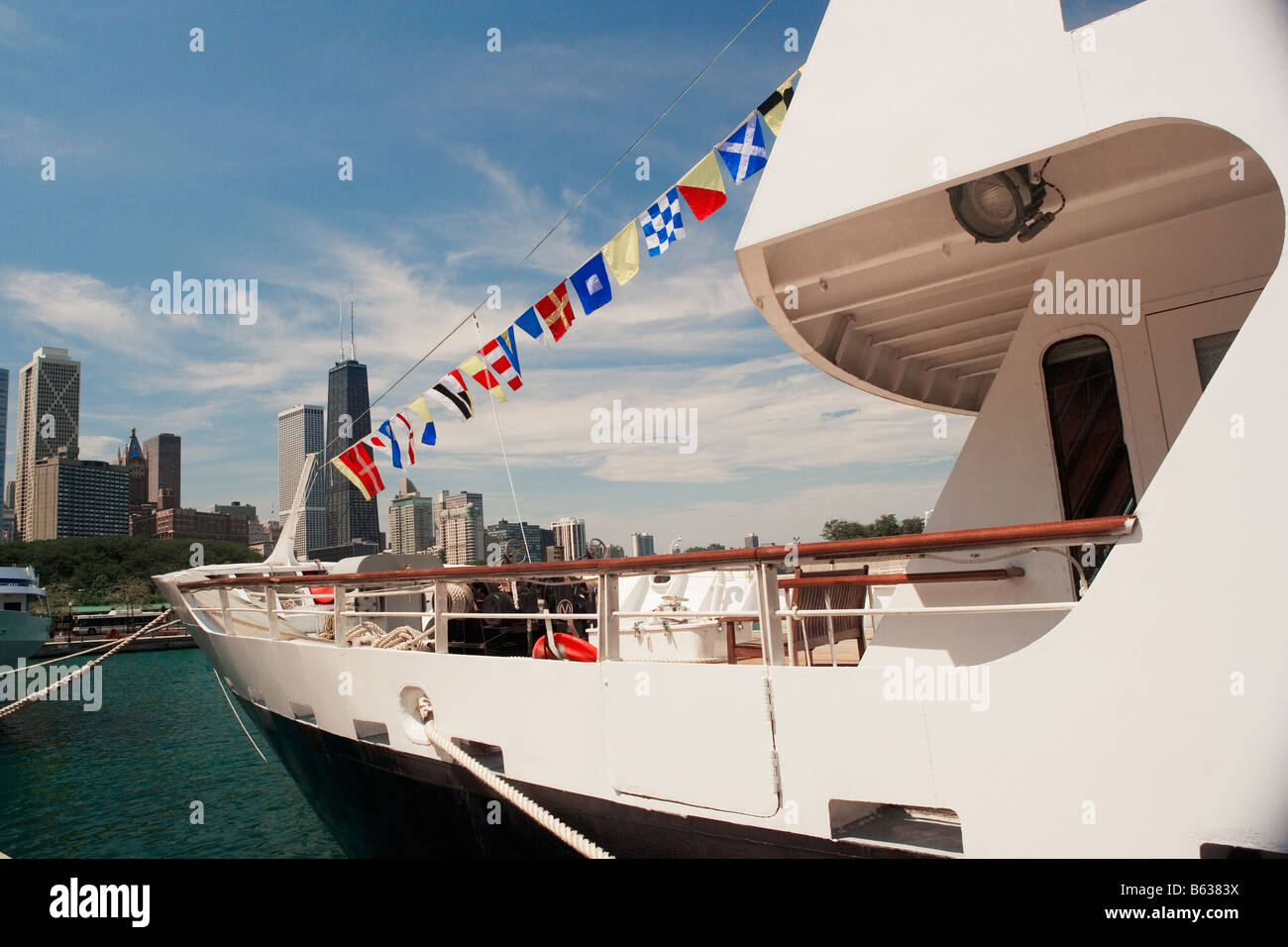 Passagierschiff festgemacht an einem Pier, Navy Pier, Chicago, Illinois, USA Stockfoto