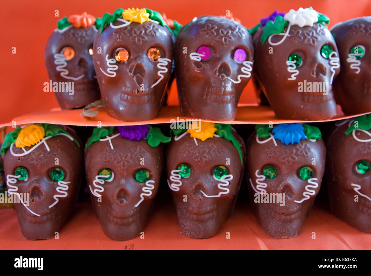 Oaxaca, Mexiko.   Tag der Toten feiern. Chocolate Candy Sugar Skulls (Calaveras, Calaveritas) Stockfoto