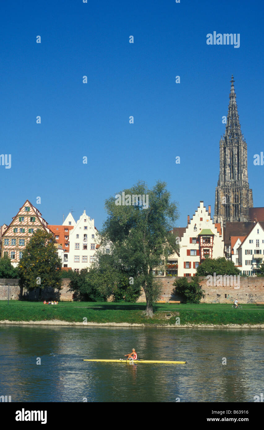 Blick über Donau Fluss, Altstadt und Münster Ulm Baden Württemberg Deutschland Stockfoto