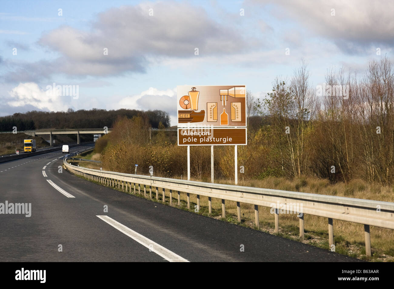 Alencon Pol Plasturgie - Straßenschild, französischen Autoroutes Stockfoto