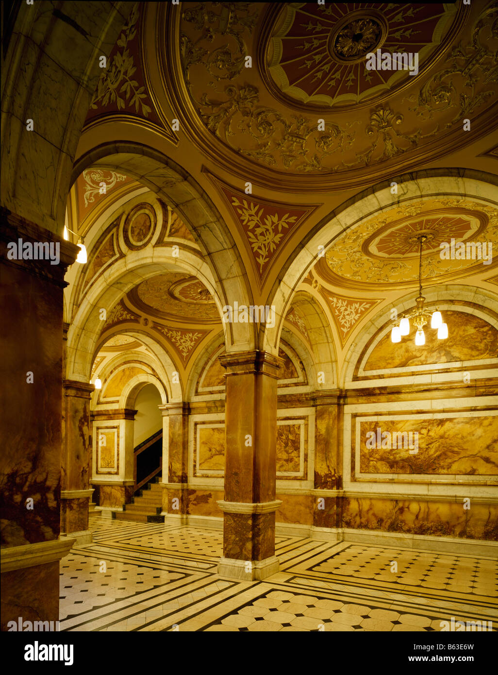 ein Farbe Farbe Bild eines Teils des Innenraums von Glasgow City Chambers Stockfoto