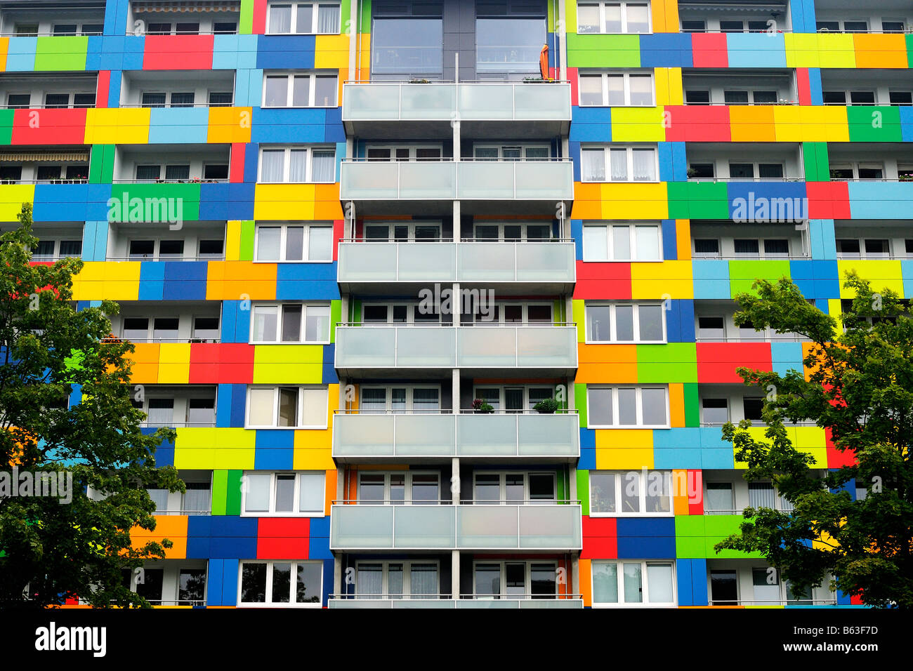 Hochhausfassade in Dresden Turm vorne Stockfoto