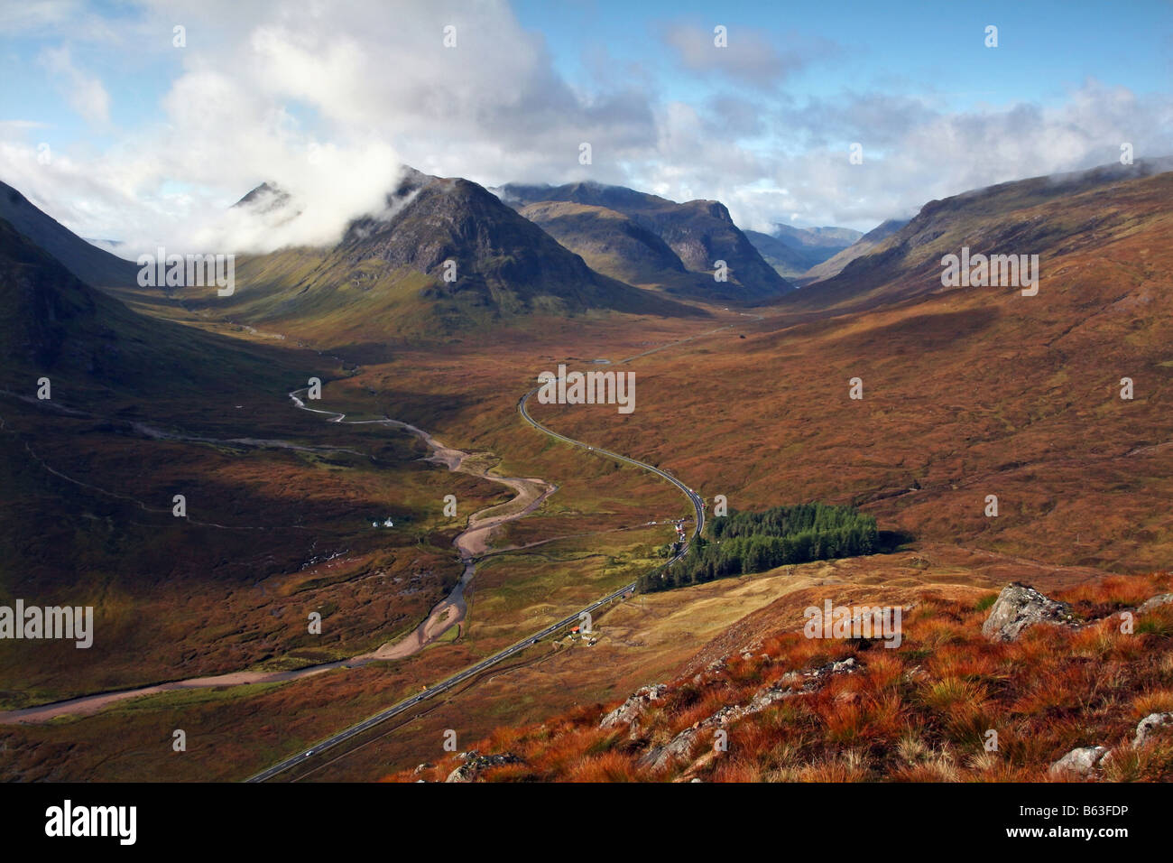 Blick nach Westen hinunter Glen Coe von Beinn ein Chrulaiste Stockfoto